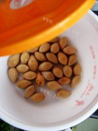 美味的白果猪肚汤做法图解2)