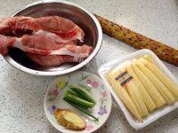 「经典美食」玉米笋山药脆骨汤做法图解1)
