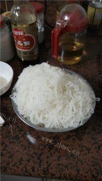 自己做的鸡蛋炒米粉做法图解1)