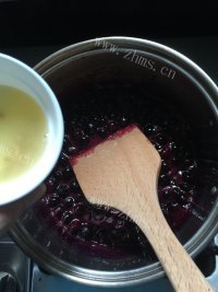 好吃的蓝莓果酱做法图解7)