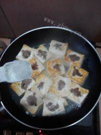 好吃不腻的煎酿豆腐做法图解8)