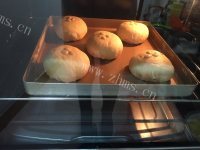 自制焦糖苹果面包做法图解13)