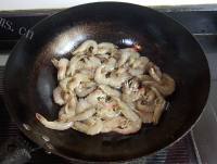 美味的软壳虾炒白菜的做法图解五