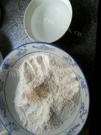 自制的茴香包子做法图解3)