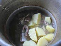 好吃的青菜土豆肉骨汤做法图解7)