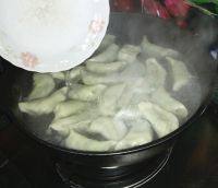 自己做的荠菜猪肉水饺做法图解13)