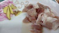 家常菜豆角炒瘦肉做法图解1)