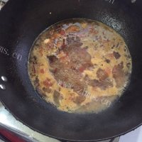 美味的土豆焖五花肉做法图解7)