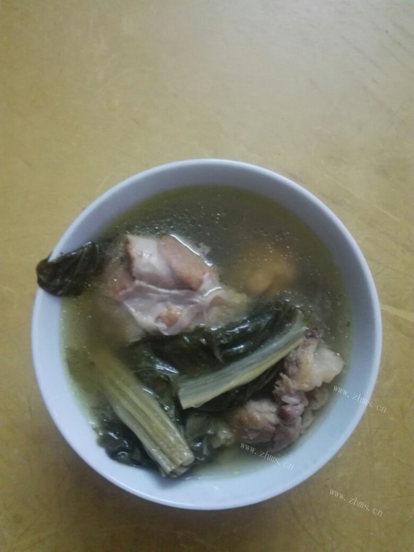 芳香四溢的菜干猪骨汤