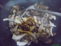 美味的韭菜炒蘑菇的做法图解十