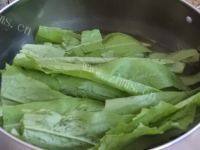 芳香四溢的白灼油麦菜做法图解4)