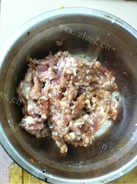 家常菜肉酿青椒做法图解2)