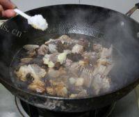 美美厨房之红烧羊肉煲做法图解7)
