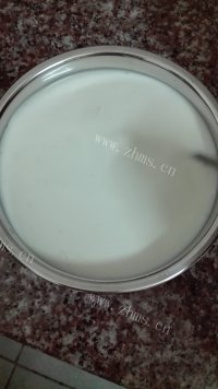 咸甜适中的自制酸奶做法图解3)