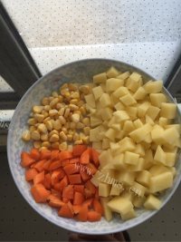 满口清香的腊肠炒饭做法图解2)