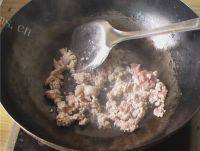家常菜肉末芹菜做法图解5)