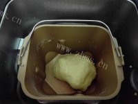 回味无穷的肉松面包卷做法图解5)