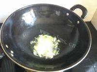 十分诱人的胡萝卜炒肉做法图解3)