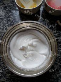 彩绘蛋糕卷做法图解9)