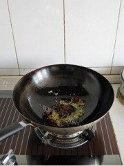 美味的麻辣干锅虾做法图解2)