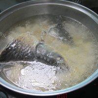 美味的鱼头萝卜汤做法图解6)