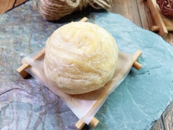 色泽鲜亮的酥皮月饼