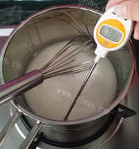美味肉松黄金蛋糕卷做法图解4)