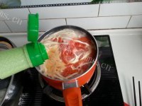 美味的西红柿牛肉面做法图解3)