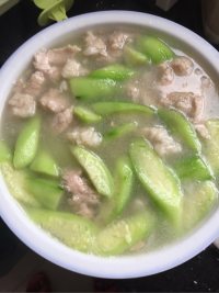 美味的丝瓜肉片汤