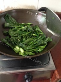 简易的蒜香芥兰做法图解3)