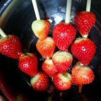 冰糖葫芦草莓串的做法图解四