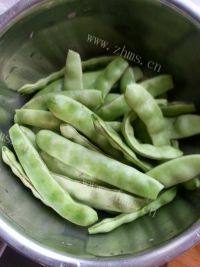 油豆角炖排骨做法图解2)