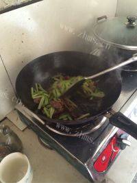 家常菜芹菜肉丝做法图解4)