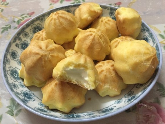 喷香的奶油泡芙