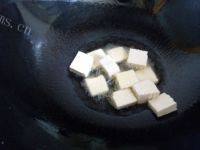 家庭版蒜苗炒豆腐做法图解4)