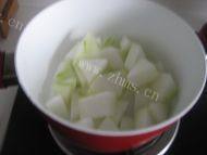 回味无穷的冬瓜排骨汤做法图解7)