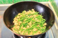 简单版韭菜炒小河虾做法图解7)