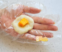 自制芒果糯米糍做法图解5)