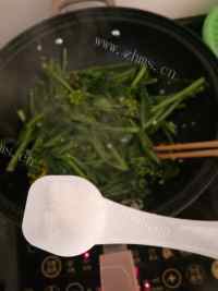 好吃的蒜蓉菜心做法图解6)
