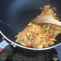 独特的酱油炒饭做法图解9)