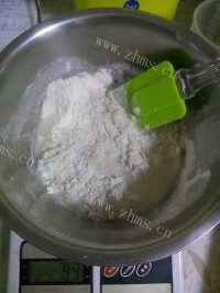美味的奶酥粒餐包做法图解2)