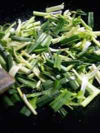 家常菜芹菜炒牛肉做法图解4)