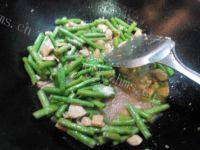 家常菜豆角炒鸡肉