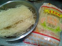 美味的鸡蛋炒米粉做法图解1)