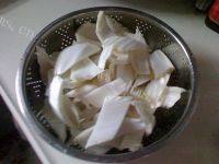 家常菜白菜梗炒肉做法图解2)