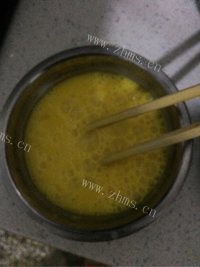 清脆爽口的韭菜盒子做法图解3)