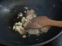 自己做的芹菜炒肉做法图解5)