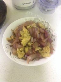 美味营养的洋葱炒鸡蛋做法图解7)