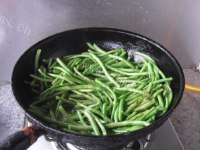 家常菜肉末炒四季豆做法图解5)