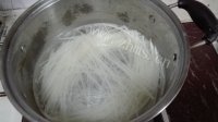 好吃的酸菜肉酱米线做法图解1)